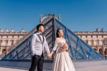 Nữ giảng viên quyến rũ, đeo vàng trĩu cổ trong ngày vu quy