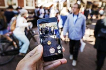 Mải bắt Pokemon “quên” bắt cướp, hai cảnh sát bị sa thải