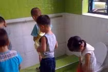 Phụ huynh phẫn nộ vì bức ảnh cô giáo gửi nhầm nhóm chat