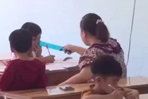 Xôn xao video nghi cô giáo la mắng, dùng thước đánh liên tiếp học sinh