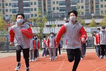 Hai nam sinh đột tử khi đeo khẩu trang chạy bộ, chuyên gia khuyến cáo gì?