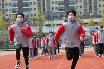Hai nam sinh đột tử khi đeo khẩu trang chạy bộ, chuyên gia khuyến cáo gì?