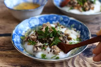 Các món ăn vặt Hà Nội ấm lòng ngày mưa gió