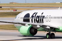 Mắc kẹt trên máy bay, hành khách phải uống nước từ nhà vệ sinh