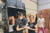 Ủng hộ miền Trung 300 ngàn, cô gái chuyển khoản nhầm 300 triệu và cái kết 