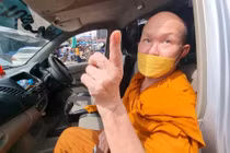 Nhà sư say rượu lái xe đi xin tiền và cái kết ê chề