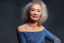 Trầm trồ vóc dáng nuột nà của “bà nội yoga đẹp nhất” Trung Quốc