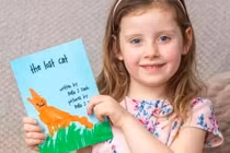 Bé gái 5 tuổi người Anh xuất bản sách, đạt kỷ lục thế giới