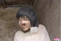 Vợ tâm thần bị chồng xích trong nhà kho khiến dư luận phẫn nộ