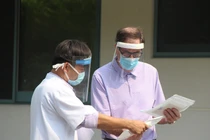 Bệnh nhân COVID-19 thứ 49 được công bố khỏi bệnh, 4 ca bệnh nặng âm tính 1-2 lần