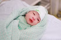 Thời khắc đón những đứa trẻ đầu tiên chào đời năm 2023