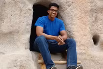 Nhặt được 1,4 tỷ giấu trong toilet, nhân viên vệ sinh đổi đời