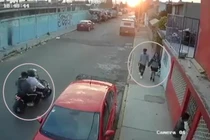 Đang đi chơi gặp cướp, chàng trai bỏ rơi bạn gái chạy thoát thân