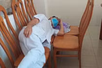 Tình hình sức khỏe bác sĩ đầu tiên nhiễm Covid-19 tại Việt Nam hiện ra sao?