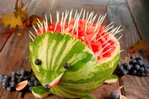 Các mẫu tỉa dưa hấu cực đẹp và dễ làm để bày mâm cỗ Trung thu