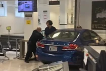 Mỹ: Đâm xe vào Lãnh sự quán Trung Quốc, người đàn ông bị bắn hạ