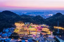 Tận mục nhà hàng lẩu lớn nhất thế giới, phục vụ được 5.800 khách