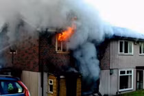 Bắt chước cách nấu mì trên mạng, cô gái suýt thiêu rụi cả nhà