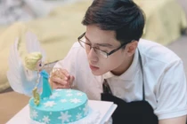 Gu thời trang lịch lãm của cựu nam tiếp viên hàng không thích làm bánh