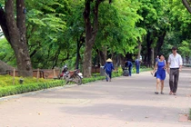 Thời tiết hôm nay: Ngày nắng, đêm có mưa rào và dông