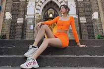 Gu thời trang cá tính khoe chân dài 111cm của người đẹp Hoa hậu VN 2020