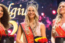 Mãn nhãn gu thời trang nóng bỏng của Hoa hậu Bỉ văng cả áo ngực trên sân khấu