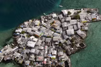Tận mục cuộc sống trên hòn đảo chật chội nhất thế giới