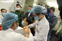 Sức khoẻ ba người đầu tiên tiêm vaccine COVID-19 'made in Vietnam' ra sao?