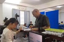 Từ năm 2021, người dân làm thủ tục đổi bằng lái xe tại nhà