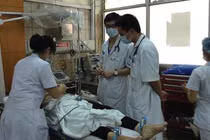 Suýt chết vì sốc phản vệ do ăn thịt gà cùng hải sản