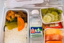 Những bữa ăn đầy đủ trong khu cách ly được dân mạng khoe ầm ầm