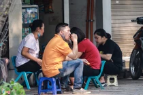 Cảnh buôn bán thò thụt trong lệnh cách ly xã hội