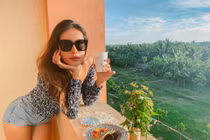 Những pha mặc đẹp tạo dáng “cực lầy” của Minh Tú trong khu cách ly