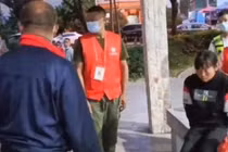 Bị ép cưới người lạ, cô gái bỏ nhà đi bụi ở nghĩa trang