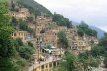 Kỳ lạ ngôi làng người dân đi lại trên mái nhà