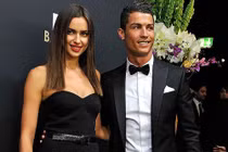Soi gu thời trang nóng bỏng của tình cũ Cristiano Ronaldo