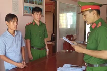 Cầm dao chặn xe cấp cứu xin tiền mua rượu