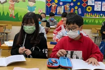 Nhiều trường tại Hà Nội lấy ý kiến phụ huynh về việc đi học lại từ ngày 2/3