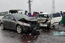 Ôtô chở 2 nhà sư dập nát đầu sau cú tông trực diện