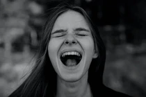 Cô gái kiếm sống nhờ tiếng la hét của mình