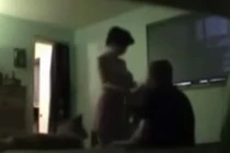 Nghi chồng có biểu hiện lạ, vợ cao tay lắp camera... sự thật sốc