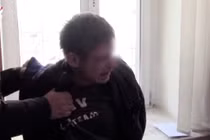 Hiếp dâm xong, nghi phạm trèo lên cây trốn 3 tiếng