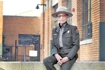 Nữ kiểm lâm Mỹ 100 tuổi mới nghỉ hưu khiến dân mạng thán phục