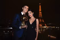 Hôn thê của CR7 bốc lửa với phong cách thời trang khoe vòng 3 gợi cảm