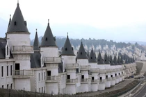 Thị trấn “ma” với hàng trăm biệt thự bỏ hoang ở Thổ Nhĩ Kỳ