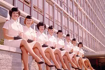 Bất ngờ vẻ đẹp ngọt ngào của tiếp viên hàng không thế kỷ 20