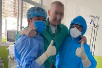 Kỳ diệu bệnh nhân 91 đứng dậy tập đi, giao tiếp tốt bằng lời nói