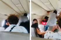 Hành khách phải đứng giữ cửa máy bay cho đến khi hạ cánh