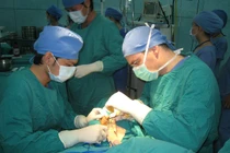 Bác sĩ BV Vạn Phúc 1 phẫu thuật chết người: Khi nào cần mổ thoát vị đĩa đệm