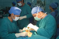 Bác sĩ BV Vạn Phúc 1 phẫu thuật chết người: Khi nào cần mổ thoát vị đĩa đệm